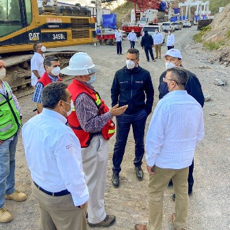 Supervisan avances de la construcción de las autopistas de Oaxaca a la Costa e Istmo