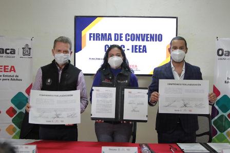 Firman convenio IEEA y CROC para abatir el rezago educativo en Oaxaca