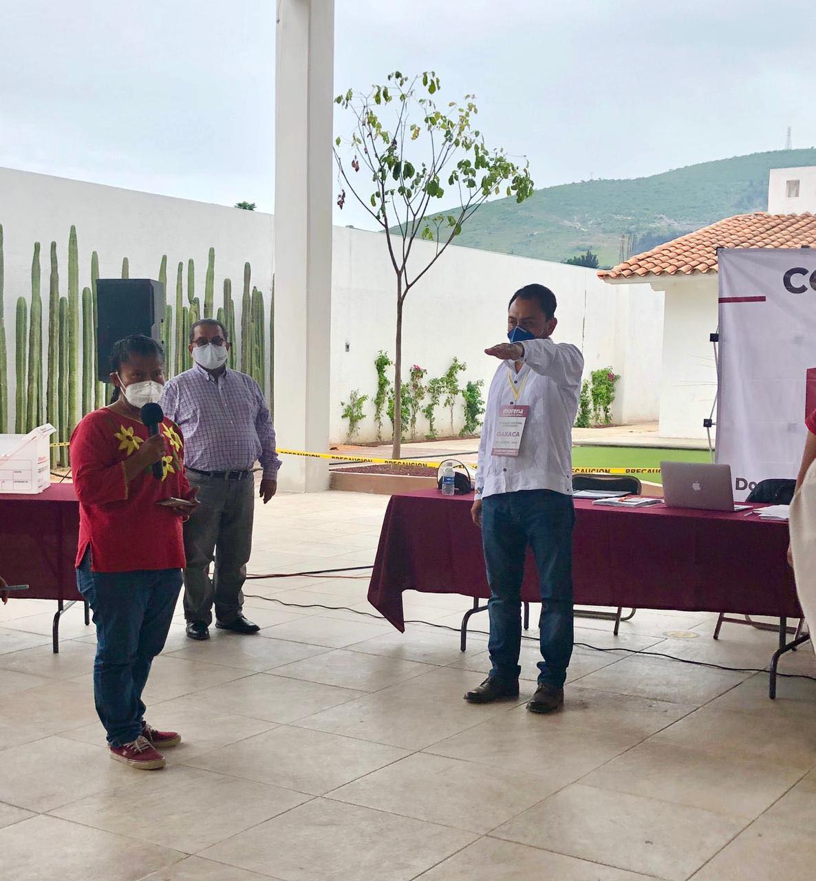 ESTADO MAYOR                                          UN COCHINERO EN MORENA