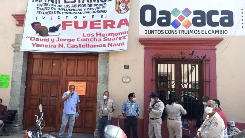 Radicalizan protesta trabajadores de salud, toman instalaciones de secretaría, exigen diálogo con el gobernador Alejandro Murat
