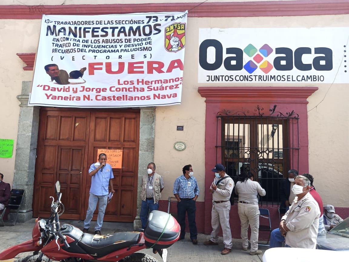 Radicalizan protesta trabajadores de salud, toman instalaciones de secretaría, exigen diálogo con el gobernador Alejandro Murat