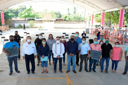 Entrega IEEPO mobiliario y equipo a 35 escuelas de la Costa e Istmo