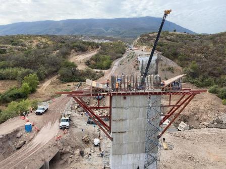 Supervisan avances de construcción de autopistas Mitla-Tehuantepec y Barranca Larga-Ventanilla