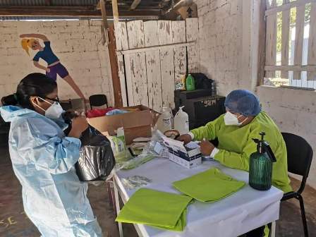 Atienden Servicios de Salud de Oaxaca brote de Covid-19 en San Juan del Río Choapam