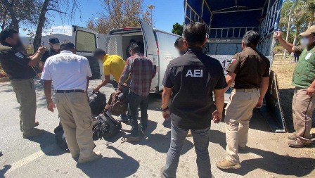 Rescatan a 20 indocumentados y detienen a dos masculinos en San Sebastián Tutla, Oaxaca