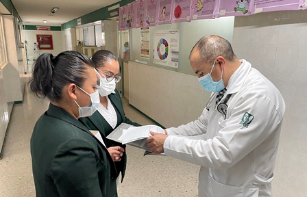 Tras 12 días intubado por Covid-19, médico urgenciólogo del IMSS-Puebla regresa a salvar vidas