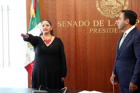 Rinden protesta como senadoras Laura Susana Martínez Cárdenas y María Marena López García