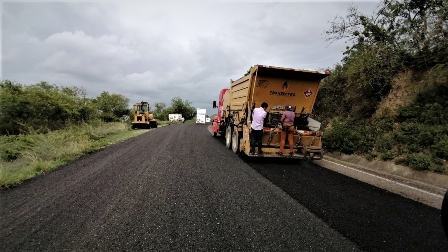 Ejercen 4.3 millones de pesos en mantenimiento preventivo de carretera a Monte Albán