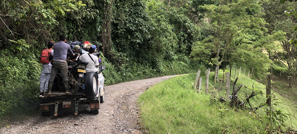 Paz en Colombia, las ONG en Guatemala, las vacunas COVID-19 y los viajes… Las noticias del jueves