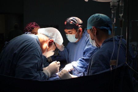 Logran médicos del IMSS exitoso trasplante de riñón de donante vivo