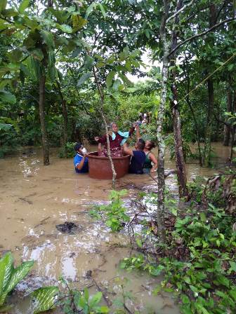 Afectadas 18 viviendas por lluvia intensa y desbordamiento de río en San Juan Guichicovi, Oaxaca