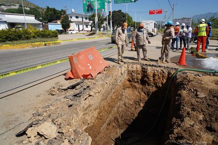 Suspenden suministro de agua potable por daño en línea de conducción en Oaxaca