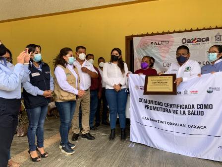 Certifica Servicios de Salud de Oaxaca a comunidades como promotoras de la salud