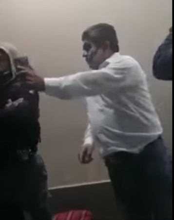 EL EDIL DE “EL ARENAL” HIDALGO AMENAZÓ A POLICÍAS POR DETENERLO AL CONDUCIR EBRIO Y DISFRAZADO DE CALAVERA -VIDEO-