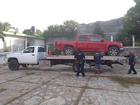Aseguran dos vehículos robados durante cateo en Santa María Petapa, Oaxaca