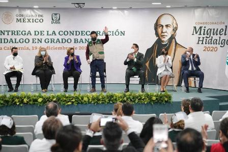 Reciben 25 trabajadores de salud del IMSS-Baja California galardón Miguel Hidalgo Grado Banda