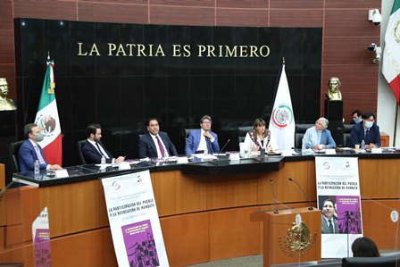 Presenta senador Óscar Eduardo Ramírez libro sobre Revocación de Mandato