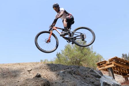 Hidalgo y Oaxaca dominan el Macro regional de ciclismo de montaña
