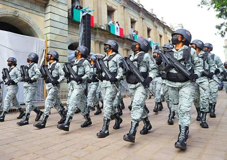 Después de dos años de pandemia, desbordan oaxaqueños fervor patrio durante Desfile Cívico Militar 2022
