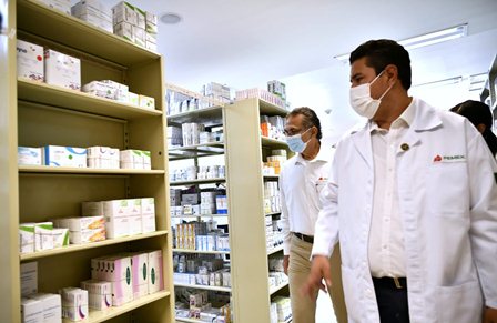 Supervisa director General de Pemex abasto de medicamentos en Unidades Médicas de Tabasco