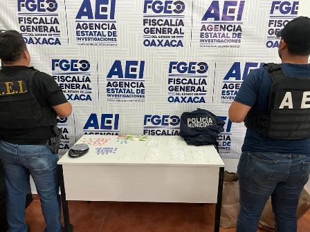 Tras cateo en Santo Domingo de Morelos, detienen a dos probables narcomenudistas en la Costa de Oaxaca