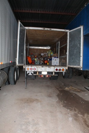 Tras cateo en Huajuapan de León, Fiscalía de Oaxaca recupera mercancía robada y asegura camión
