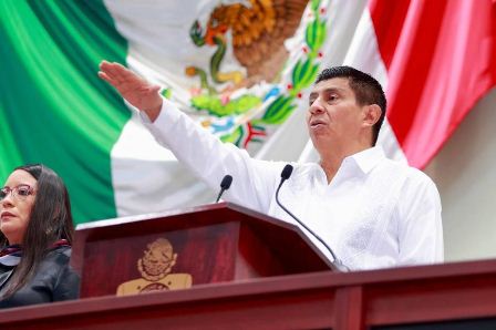 Salomón Jara Cruz toma protesta de Ley como gobernador de Oaxaca