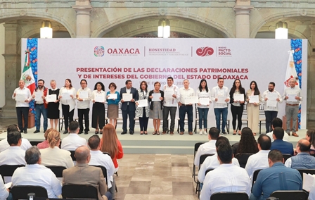 Presentan gobernador de Oaxaca y Gabinete Legal y Ampliado, declaraciones Patrimonial y de Intereses