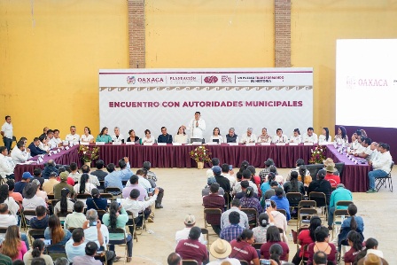 Ayuda mutua y diálogo, pide Gobierno de Oaxaca a pueblos para alcanzar el desarrollo