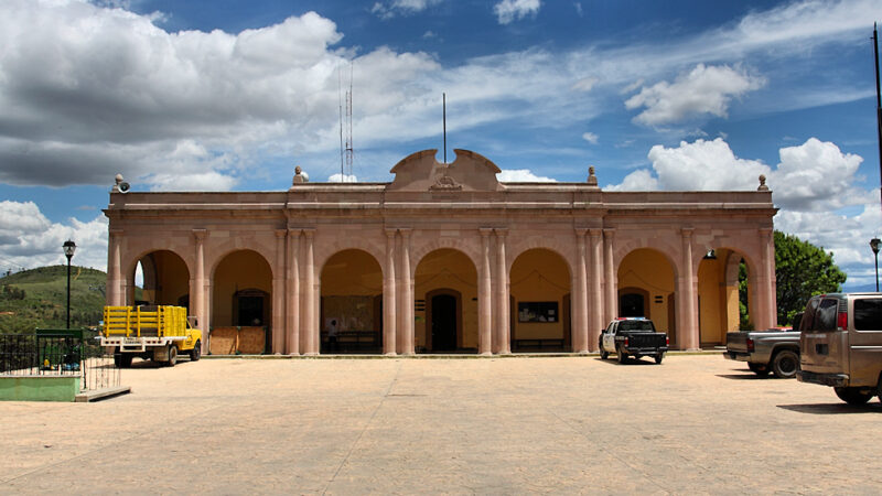 Comuneros de San Agustín Etla denuncian donación ilegal de terrenos a la Facultad de Arquitectura UABJO