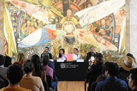 Reflexionan acerca de lo que es arte popular y arte indígena, al presentar el catálogo Arte de los pueblos de México