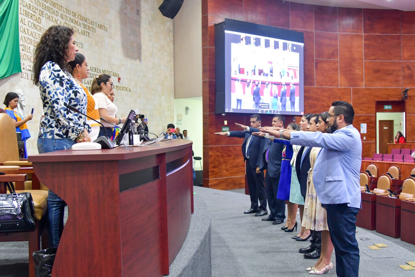 Toman protesta Mateo Martínez Martínez, Manuel de Jesús López López y Cruz Itzel Espinoza Rojas cómo Magistrados del nuevo Tribunal de Justicia Administrativa y Combate a la Corrupción del Estado