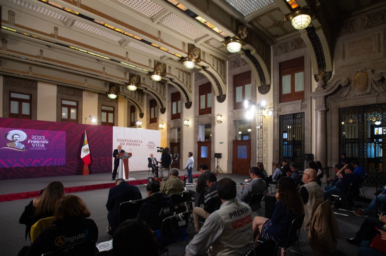 Presidente reconoce orden de autoridades estadounidenses para retirar boyas del río Bravo