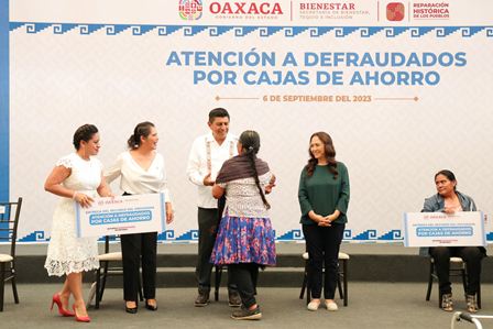 En un acto de justicia, Gobierno de Oaxaca repara daño de víctimas defraudadas por cajas de ahorro