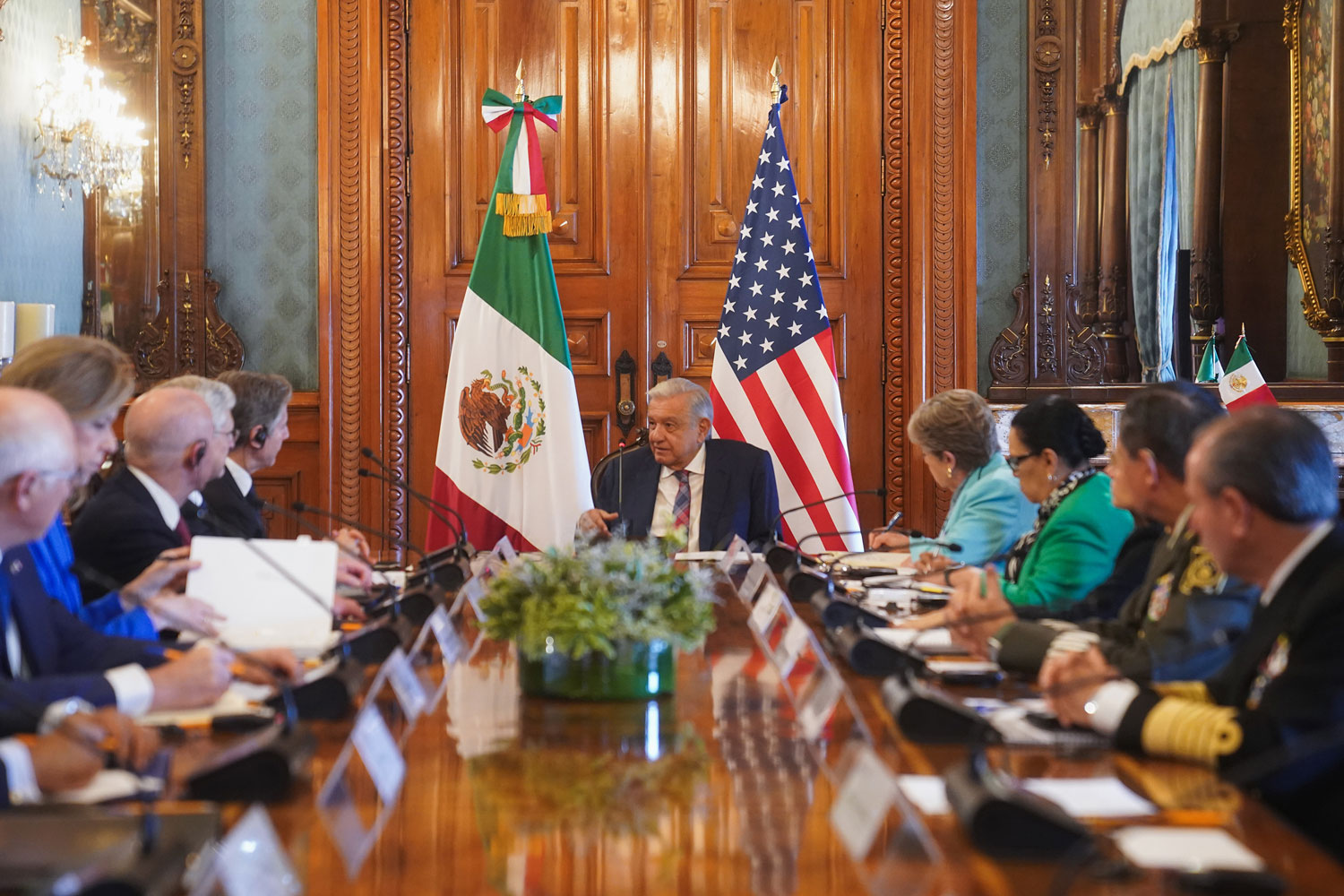 Presidente celebra trabajo coordinado entre México y Estados Unidos en beneficio de los pueblos; recibe en Palacio Nacional a Antony Blinken