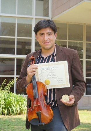 Destaca maestro laudero del Conservatorio Nacional de Música en competencia internacional