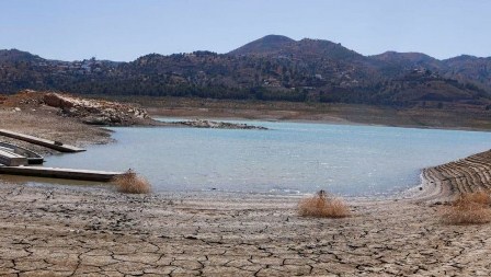 Grave problema de escasez y disminución del potencial de agua potable para usos humano, agrícola e industrial
