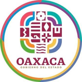 Reportan 13 personas lesionadas al colapsar gradas en la Alameda de León de Oaxaca