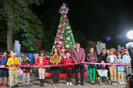 Abren al público la pista de hielo y el Pueblo Mágico Oaxaqueño en El Llano