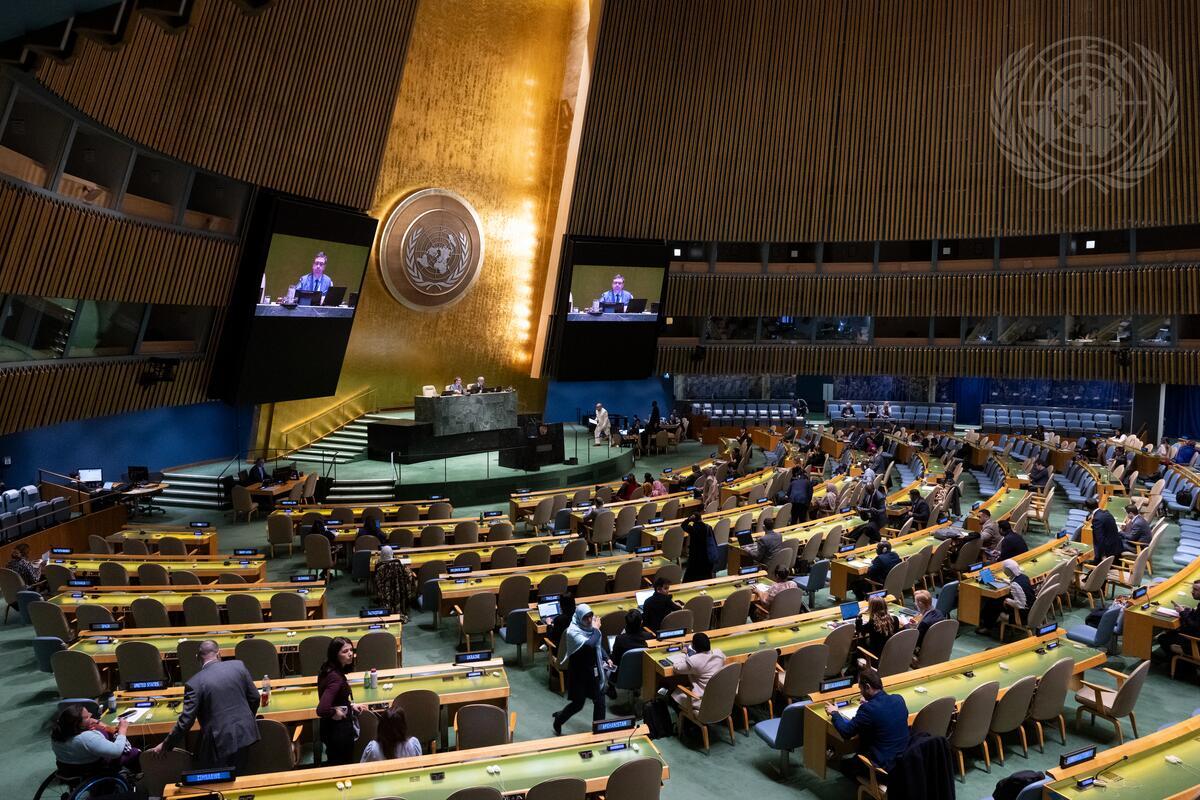 La ayuda humanitaria sin obstáculos y salvar vidas civiles deben ser prioridad en Gaza, subrayan los oradores mientras la Asamblea General de la ONU examina el uso del veto por parte de Estados Unidos en el Consejo de Seguridad