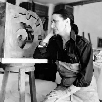 Ángela Gurría, artista audaz que definió la escultura moderna