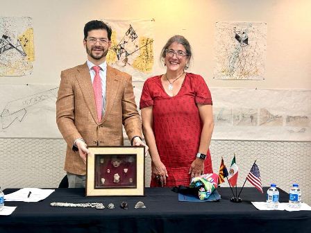 Devuelve ciudadana estadounidense, de manera voluntaria, 13 piezas arqueológicas a México