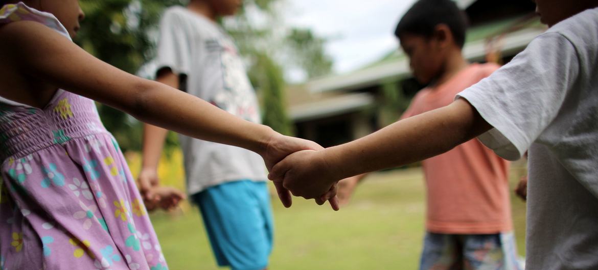 Siendo inaceptable, el acoso a los niños es considerado algo normal en la industria del entretenimiento, experta de la ONU