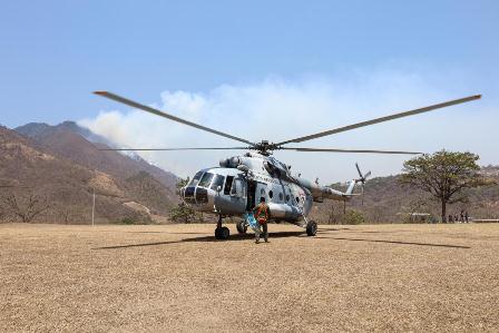 Refuerzan con helicóptero combate de incendio forestal en Los Chimalapas