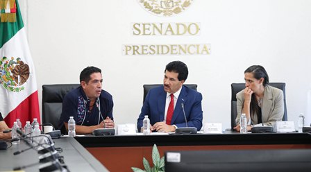 Reconocen en el Senado de la República al chef Julio César Valdez