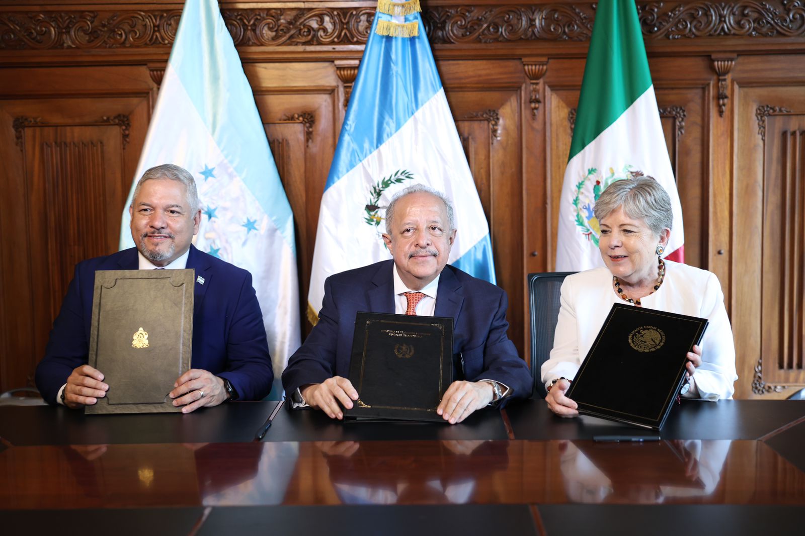 Firman México, Guatemala y Honduras memorándum de entendimiento en cooperación consular
