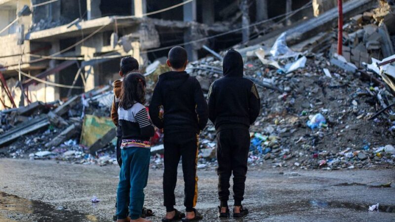 Se tardará años en retirar casi 23 millones de toneladas de escombros en Gaza
