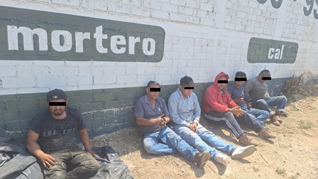 Detiene Fiscalía de Oaxaca a seis personas por robo de tráiler cargado con acero, en el Valle de Etla