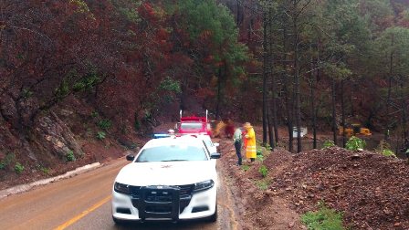 Recomiendan manejar con precaución ante derrumbe en el tramo Tlacolula- El Camarón