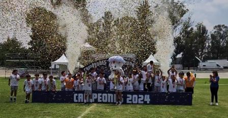 Niñas y niños del Colegio El Arca Baja California se coronan campeones de la edición 60 de Futbolito Bimbo